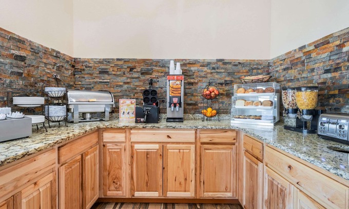 Bozeman Hotel | La Quinta Inn & Suites by Wyndham Belgrade - Bozeman Airport