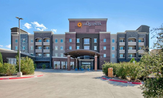 Lubbock Hotel | La Quinta Inn & Suites by Wyndham Lubbock Southwest