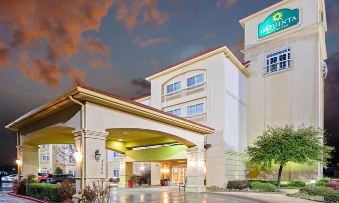 Lawton Hotel | La Quinta Inn & Suites by Wyndham Lawton/Fort Sill