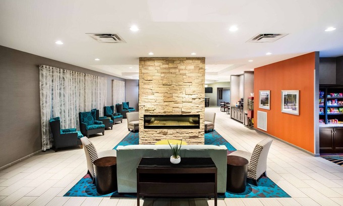 Lynchburg Hotel | La Quinta Inn & Suites by Wyndham Lynchburg at Liberty Univ.