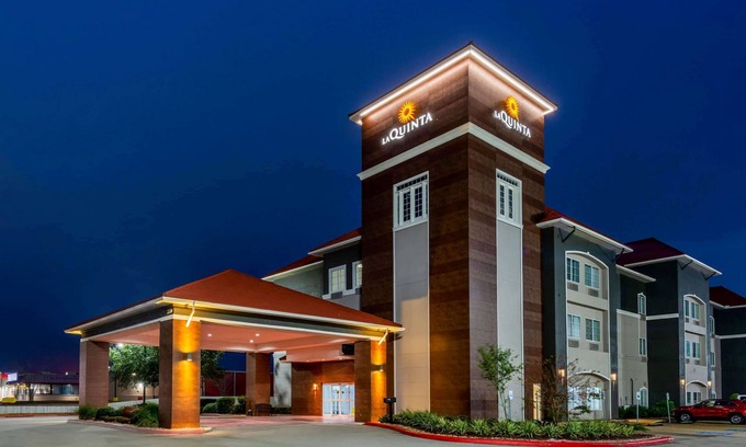 Orange Hotel | La Quinta Inn & Suites by Wyndham Orange