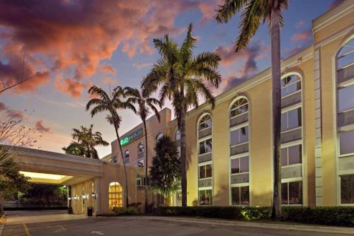 Sunrise Hotel | La Quinta Inn & Suites by Wyndham Sunrise