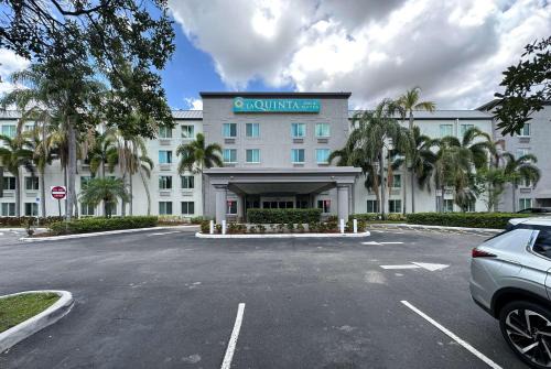 Sunrise Hotel | La Quinta Inn & Suites by Wyndham Sawgrass