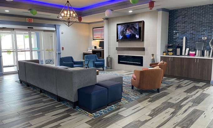 Moore Hotel | La Quinta Inn & Suites by Wyndham Oklahoma City - Moore