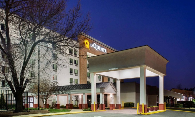 Capitol Heights Hotel | La Quinta Inn & Suites by Wyndham DC Metro Capital Beltway