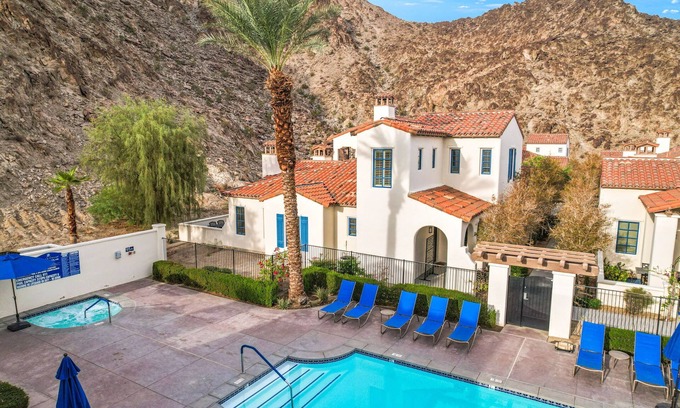 La Quinta Condo | La Quinta Legacy Villas 3 BR/3.5 BA Condo with Mountain Views