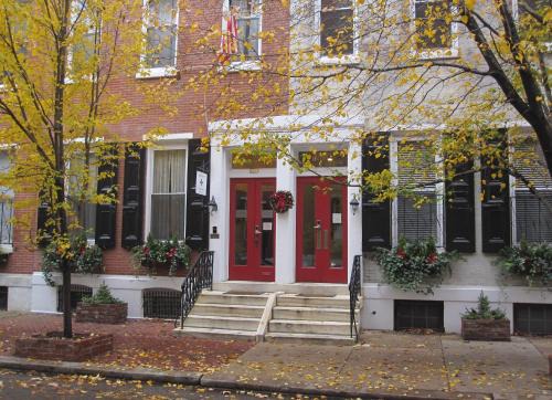 Center City Bed & Breakfast | La Reserve Bed and Breakfast