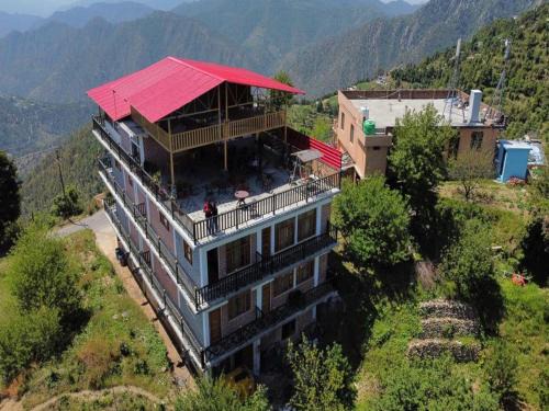 Kanatal Hotel | LA Riqueza Kanatal # Center of Kanatal # Mountain View Rooms # Near to Surkanda Devi Temple # Parking # Rooftop Restaurant with view of Gangotri Mountains