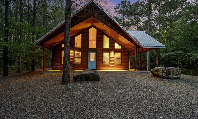 Broken Bow Cabin | LA ROCA - Luxury Couples Cabin, Hot Tub, Outdoor Fireplace, Walk to Dining!