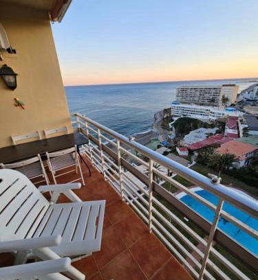 Torremolinos City Centre Apartment | La Roca-Mediterráneo Views, 8th Floor-New Kitchen- POOL- Parking-Air Conditioning, Ceiling Fans & Free WIFI