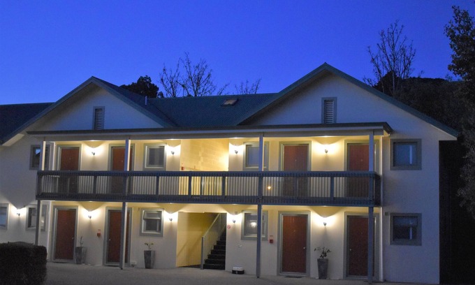 Akaroa Hotel | La Rochelle Motel