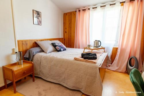Bourbonne-les-Bains Apartment | La Rosée - Studio Zen à 50m des Thermes - Vue Casino, SDD hydromassante, Smart TV