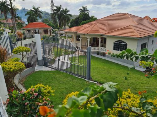 IronShore Estates Apartment | La Rose Apartment