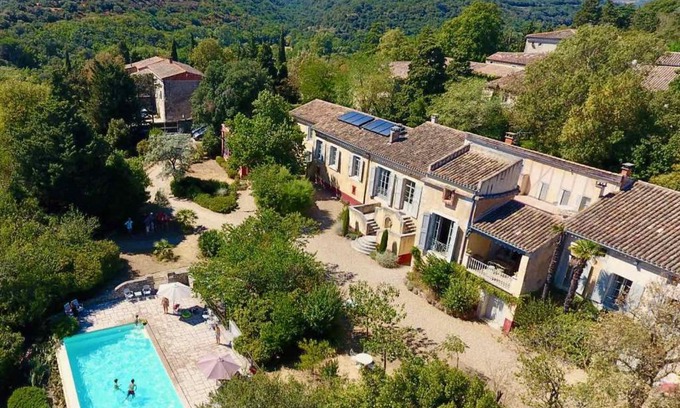 Moussoulens Bed & Breakfast | La Rougeanne