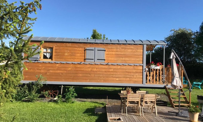 Coltines House | La roulotte au fond du pré