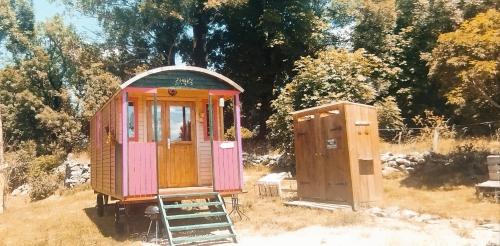 Saint-Saturnin Ski Chalet | La Roulotte romantique des volcans
