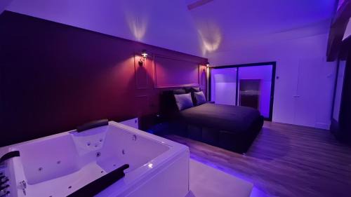 Boissettes Apartment | La suite Baroque jacuzzi au cœur du château de Boissettes