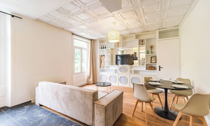 Guingamp Apartment | La Suite Eclatante, proche gare de Guingamp