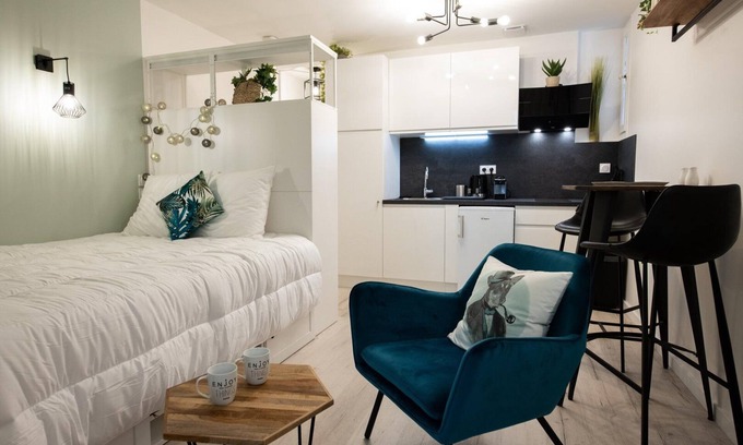 Old Lyon Apartment | La Suite Saint Georges - Beau studio Vieux Lyon