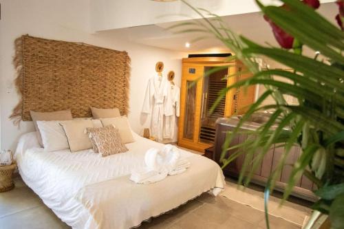 Maraussan Hotel | La suite soledad love room jacuzzi et sauna