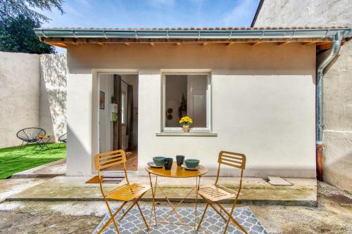 Decines-Charpieu Apartment | La Suite Soleil - Maison studio avec jardin privé