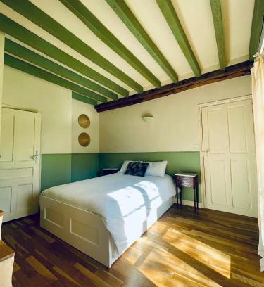 La Ferte-Saint-Aubin House | La Suite St Michel - Chambre privée avec salon