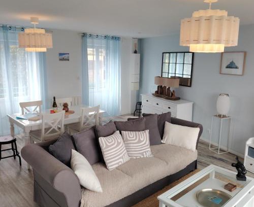 Roz-sur-Couesnon Apartment | La Terrasse du Mont St Michel, vue imprenable, appartement cosy pour 4 pers