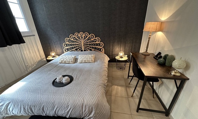 Saintes Apartment | La Terrasse - Parking Gratuit - Fibre - RDC - Centre Ville