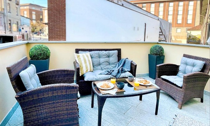 Borgo Dora Apartment | La Terrazza - by HAPPYHOSTORINO