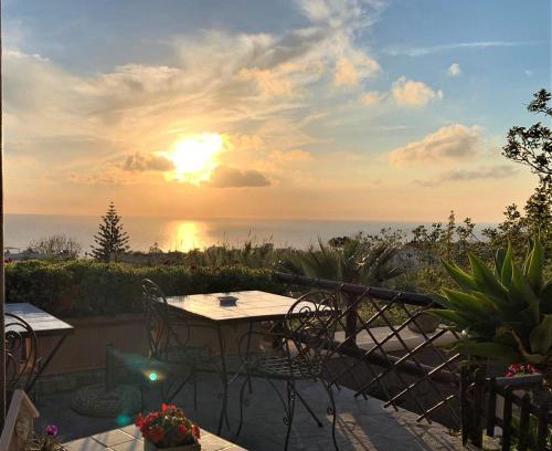 Forio Bed & Breakfast | La Terrazzina sul tramonto