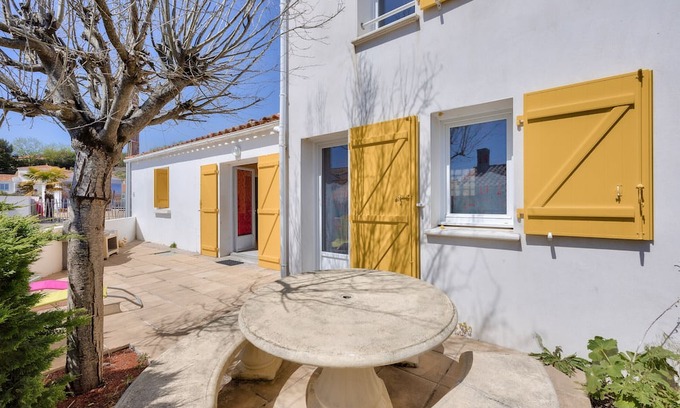 La Tranche-sur-Mer Ski Chalet | La Tranche sur Mer, large house for 7