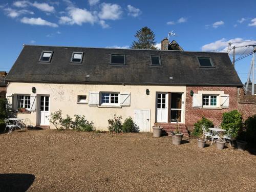 Noyers Saint Martin House | La Treille