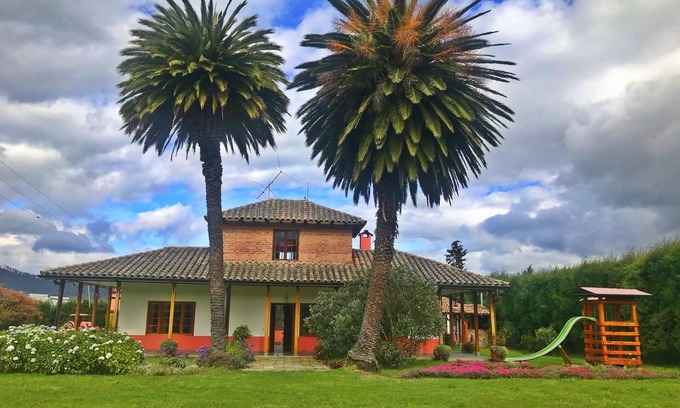 Zipaquira House | LA VERBENA:FAMILY AND FRIENDS VACATION COLONIAL HOME