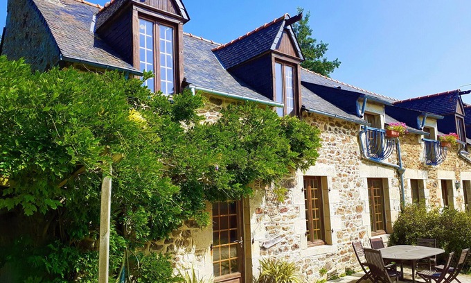 Corseul House | La Vielle Ferme - Gîte 6 Personne Avec Piscine