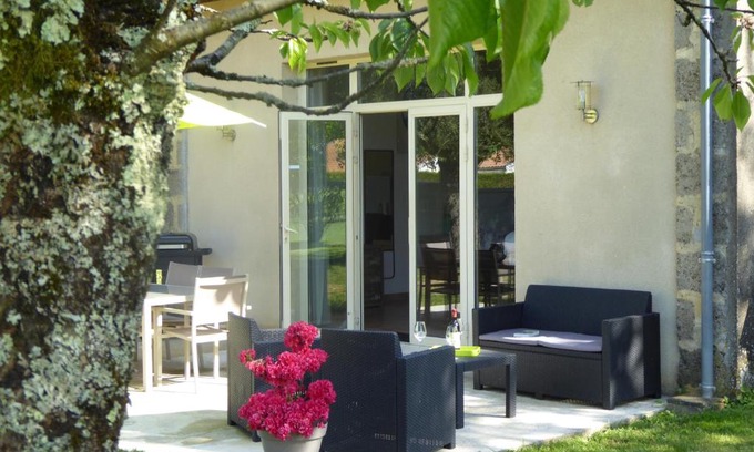 Sainte-Colombe House | La Vigneraie de Laura: Gîte Entre Vignes et Chênes