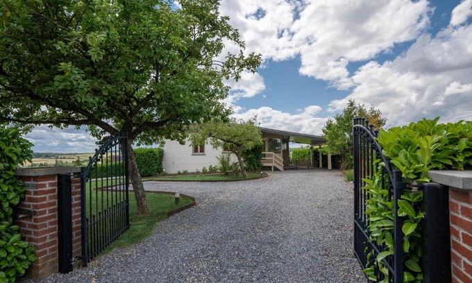 Somme-Leuze House | La Villa Ava