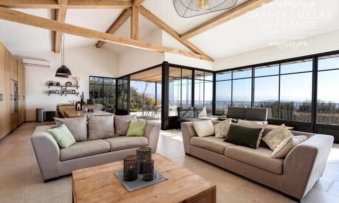 Crillon-le-Brave Villa | La Villa Crillonnaise