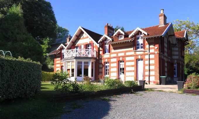 Cricqueboeuf Bed & Breakfast | La Villa des Rosiers