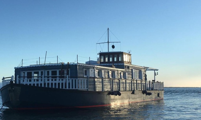 Lege-Cap-Ferret Boat Rental | La Villa Flottante Du Ferret