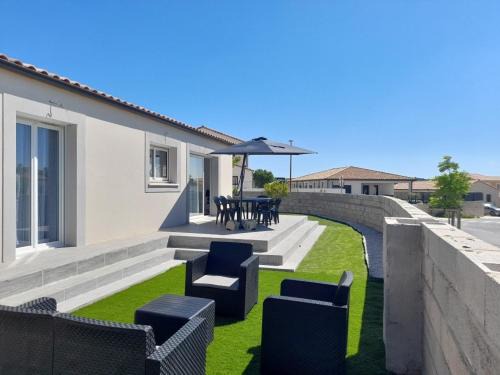 Capestang Villa | La Villa les Terrasses du Canal
