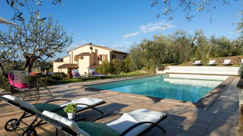 Lari Villa | La Villa nell'Isola Verde 12, Emma Villas