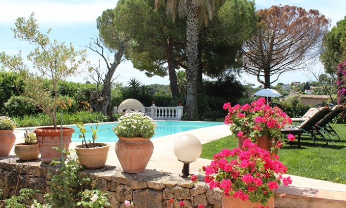 Antibes Bed & Breakfast | La Villa Topi