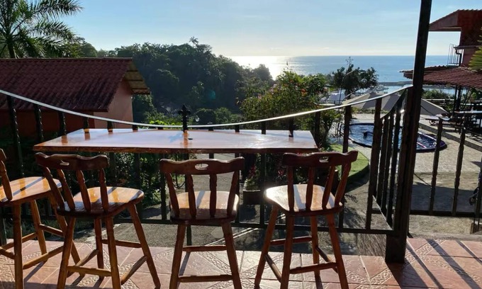 El Cerro Apartment | LA VISTA -5 MINUTES AWAY FROM LA MARINA PEZ VELA IN QUEPOS