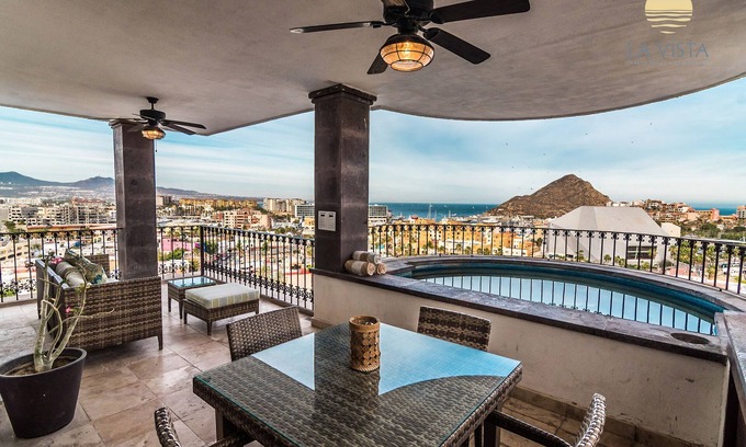 Centro Villa | La Vista 33, Luxury Condo, 5 minutes from downtown and Marina of Cabo!