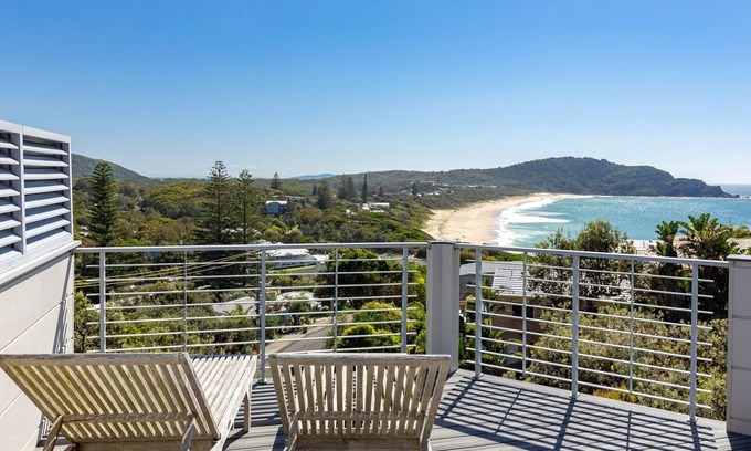 Boomerang Beach House | Laaqua - Pacific Palms Holidays