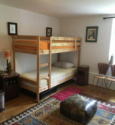 Monts et Vallees Ouest Creuse Bed & Breakfast | labalade chambre pelerin
