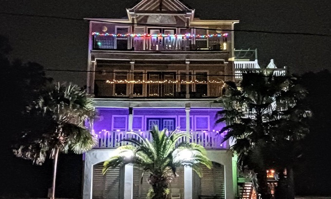 Apalachicola Condo | Labor Day Holiday Weekend available. Beaches are gorgeous and no crowds!
