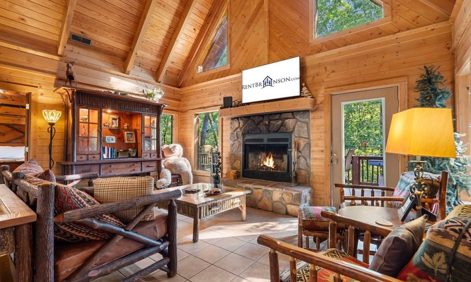 Branson Cedars Cabin | Labor Day Open, Secluded, HotTub, Jet bathtubs, Woods, Near Big Cedar & Shows-Firepit -CarCharger