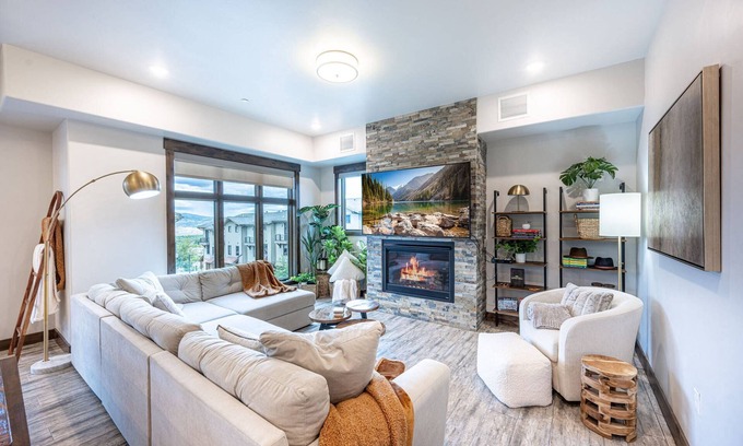 Park City Condo | *Labor Day Sale* Free Activities with every Stay—Book Now, Travel Anytime Through December 17th!