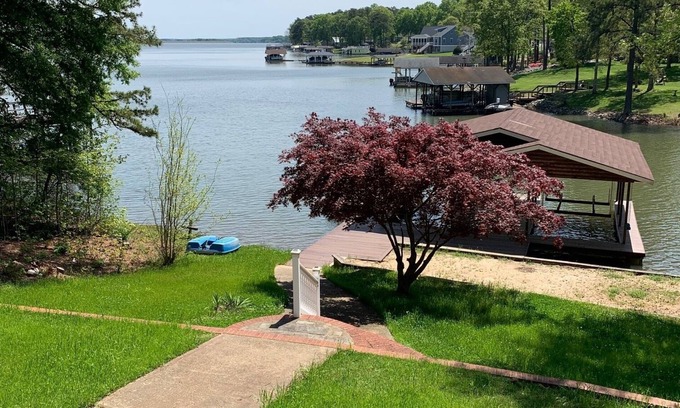 Henrico House | LABOR DAY SPECIAL- 3 Living spaces w/3 full Kitchens & a sandy beach